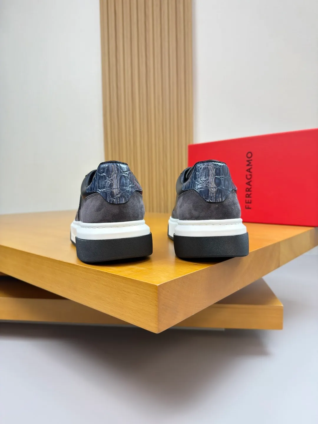 Men's men's shoes 💰440 [New style] 🏃‍♂️🏃‍♂️[Ferragamo] Ferragamo - High-end quality original order·Casual sports shoes -Upper: 🔝Nappa calfskin, suede calfskin, shoe body. Sewing brand totem, tongue air pressure brand logo -Inner: water-dyed cowhide -Outsole: ultra-light TPU foam rubber; molded outsole -Ultra-high quality control and fine workmanship: outstanding (high-end, extravagance, grade) -Size: 38-45 (46, can be customized)